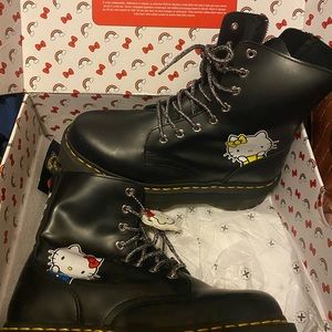 Hello Kitty Dr Martins barely worn 3 times at most likes new 💕💕💕💕💕💕